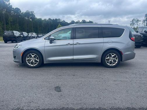 Billet Silver Metallic Clearcoat 2017 Chrysler Pacifica Limited