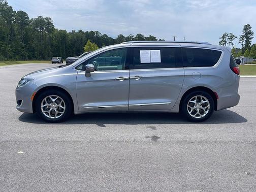 Billet Silver Metallic Clearcoat 2017 Chrysler Pacifica Limited
