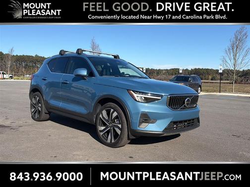 2023 Volvo XC40 B5 Plus Bright Theme