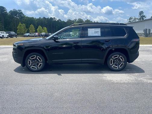 Diamond Black Crystal Pearlcoat 2026 Jeep Cherokee Laredo 4x4