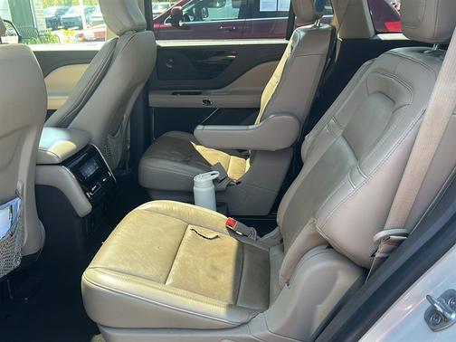 Ceramic Pearl 2021 Lincoln Aviator Reserve RWD