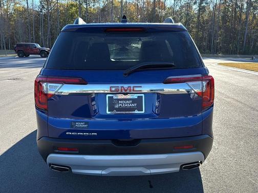 2023 GMC Acadia FWD SLT