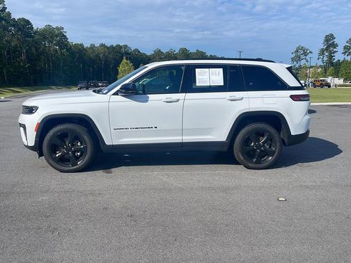 Bright White Clearcoat 2026 Jeep Grand Cherokee Limited