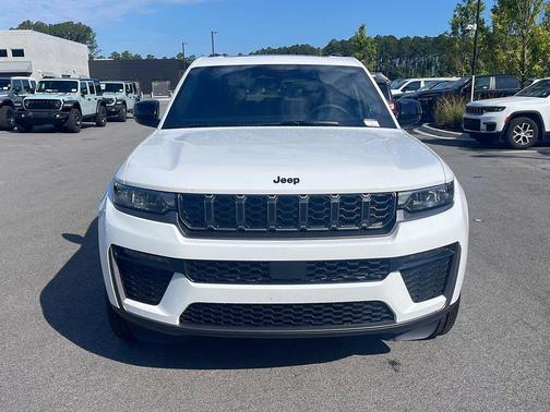 Bright White Clearcoat 2026 Jeep Grand Cherokee Limited