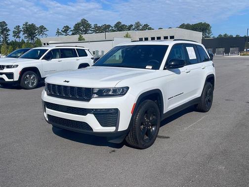Bright White Clearcoat 2026 Jeep Grand Cherokee Limited