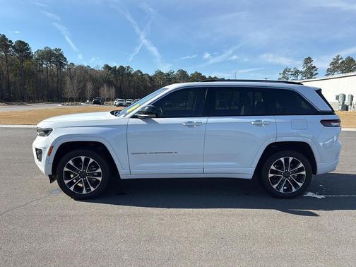 2022 Jeep Grand Cherokee Overland