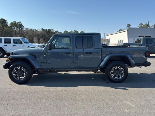 Anvil Clearcoat 2026 Jeep Gladiator Sahara 4x4