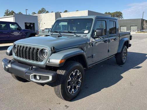 Anvil Clearcoat 2026 Jeep Gladiator Sahara 4x4