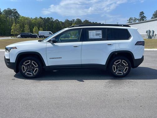 Bright White Clearcoat 2026 Jeep Cherokee Laredo 4x4