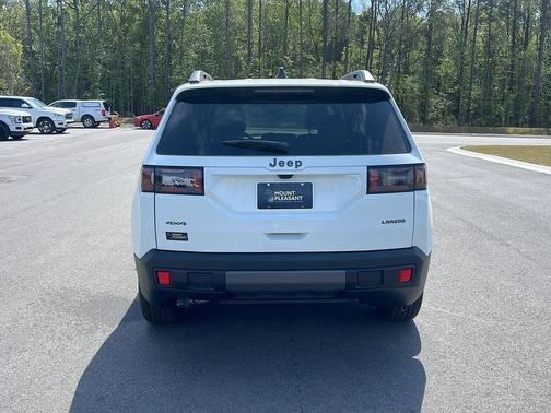 Bright White Clearcoat 2026 Jeep Cherokee Laredo 4x4