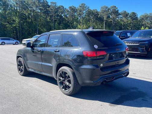 Diamond Black Crystal Pearlcoat 2017 Jeep Grand Cherokee SRT