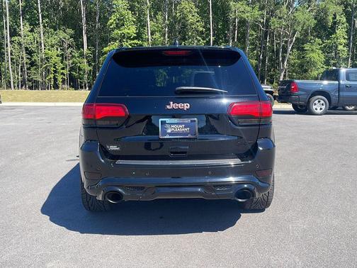 Diamond Black Crystal Pearlcoat 2017 Jeep Grand Cherokee SRT