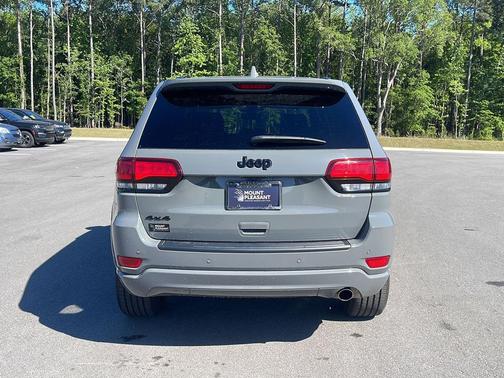 Sting-Gray Clearcoat 2022 Jeep Grand Cherokee Laredo