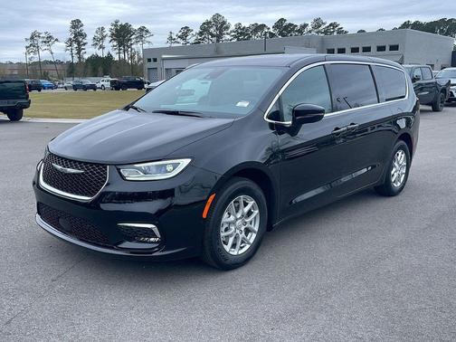 Diamond Black Crystal Pearlcoat 2026 Chrysler Pacifica L