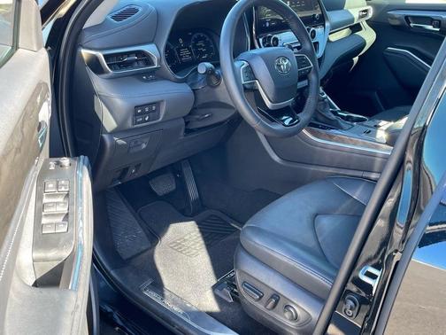 2024 Toyota Highlander Platinum