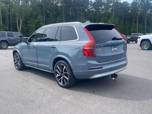 Thunder Grey Metallic 2022 Volvo XC90 T6 Momentum