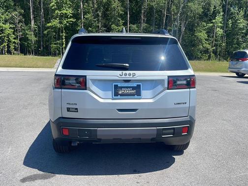 Silver Zynith Clearcoat 2026 Jeep Cherokee Limited