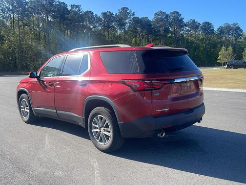 Radiant Red Tintcoat 2023 Chevrolet Traverse LT Leather