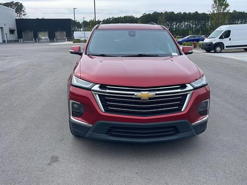 Radiant Red Tintcoat 2023 Chevrolet Traverse LT Leather