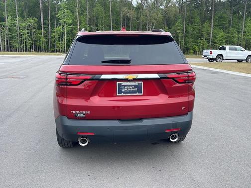 Radiant Red Tintcoat 2023 Chevrolet Traverse LT Leather