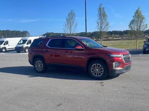 Radiant Red Tintcoat 2023 Chevrolet Traverse LT Leather