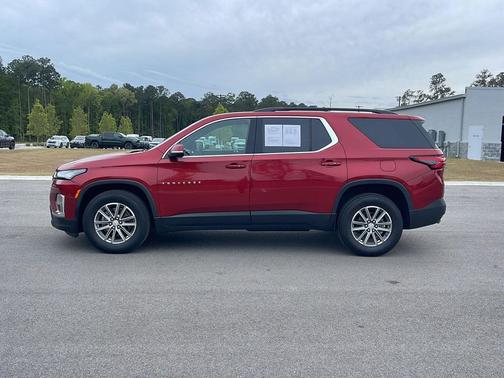 Radiant Red Tintcoat 2023 Chevrolet Traverse LT Leather