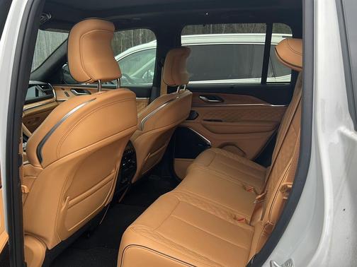 2024 Jeep Grand Cherokee Summit