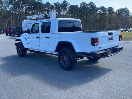 Bright White Clearcoat 2026 Jeep Gladiator Sport S