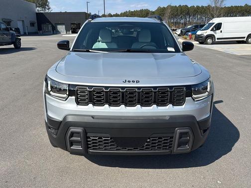 Silver Zynith Clearcoat 2026 Jeep Cherokee Laredo 4x4