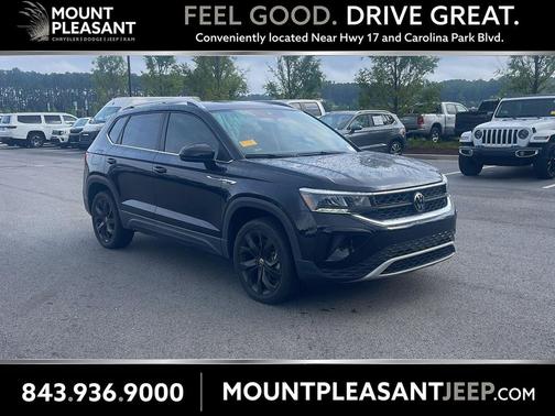 Deep Black Pearl 2024 Volkswagen Taos 1.5T SE