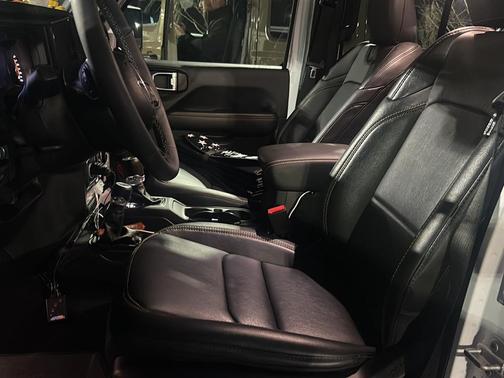 2025 Jeep Gladiator High Tide