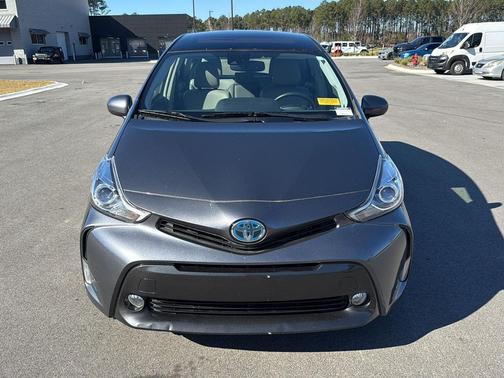 2017 Toyota Prius v Five