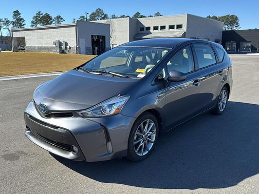 2017 Toyota Prius v Five