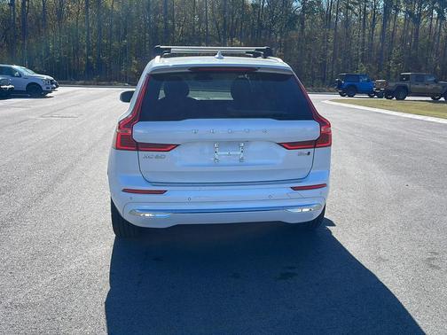 2023 Volvo XC60 B5 Ultimate Bright Theme