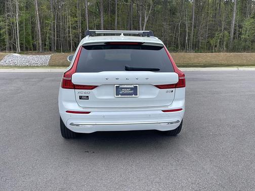 2023 Volvo XC60 B5 Ultimate Bright Theme