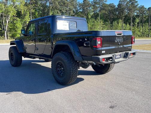 Black Clearcoat 2026 Jeep Gladiator Sahara 4x4