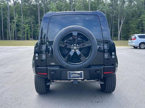 Santorini Black Metallic 2024 Land Rover Defender 110 P400 X