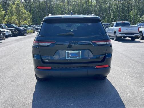 Diamond Black Crystal Pearlcoat 2025 Jeep Grand Cherokee L Altitude