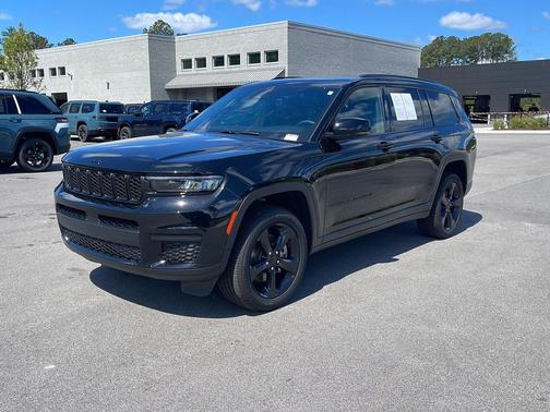 Diamond Black Crystal Pearlcoat 2025 Jeep Grand Cherokee L Altitude