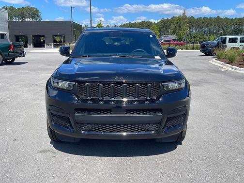Diamond Black Crystal Pearlcoat 2025 Jeep Grand Cherokee L Altitude