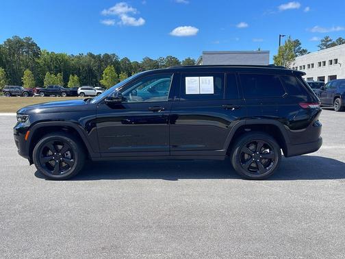 Diamond Black Crystal Pearlcoat 2025 Jeep Grand Cherokee L Altitude