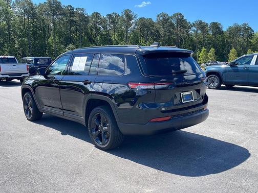 Diamond Black Crystal Pearlcoat 2025 Jeep Grand Cherokee L Altitude
