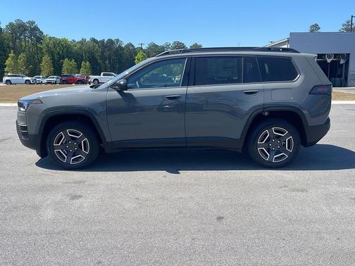 Sting-Gray Clearcoat 2026 Jeep Cherokee Laredo 4x4
