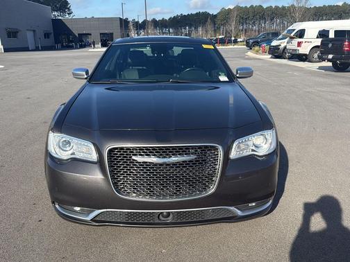2017 Chrysler 300C Platinum
