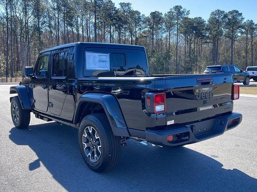 Black Clearcoat 2026 Jeep Gladiator Sahara 4x4