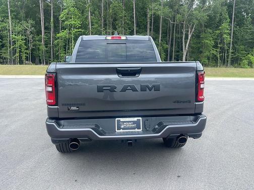 Granite Crystal Metallic Clearcoat 2026 RAM 1500 Big Horn/Lone Star