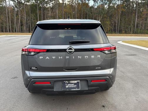 2024 Nissan Pathfinder S 4WD