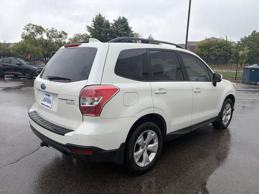 Crystal White Pearl 2016 Subaru Forester 2.5i Premium