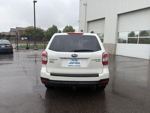 Crystal White Pearl 2016 Subaru Forester 2.5i Premium