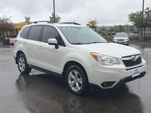 Crystal White Pearl 2016 Subaru Forester 2.5i Premium
